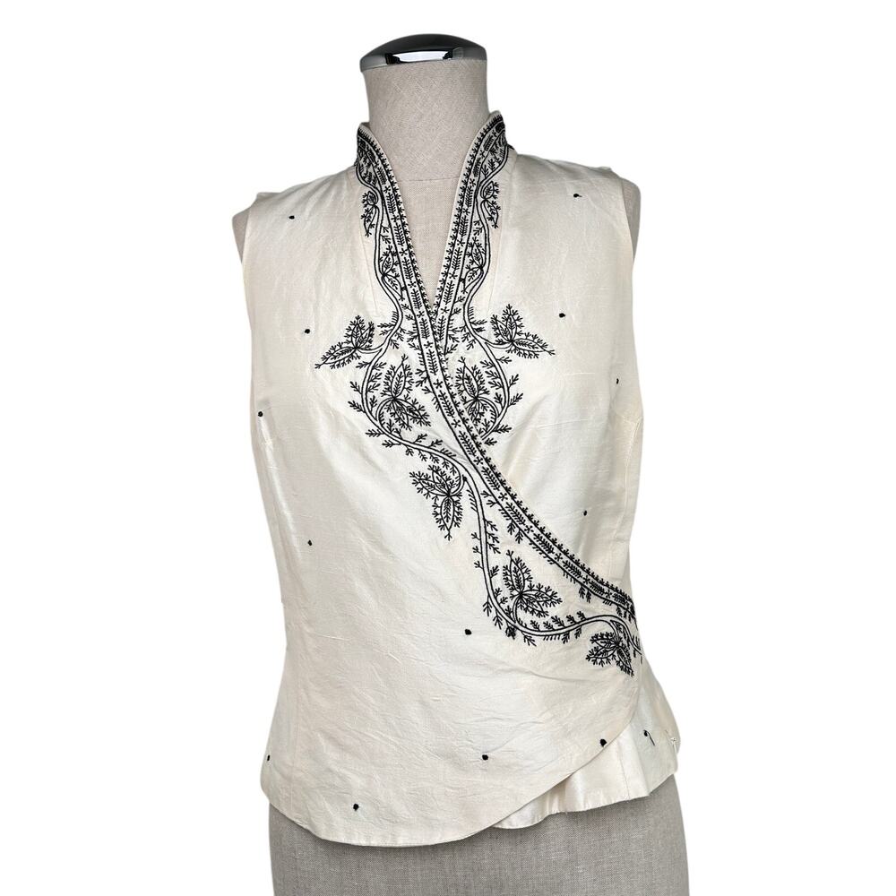 Vintage Ann Taylor 100% Silk Embroidered Sleeveless Blouse Size 2 Y2K Glam Ivory